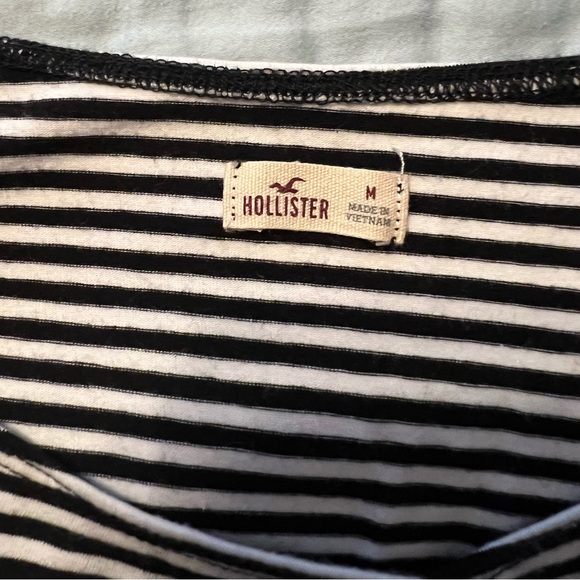 🔳HOLLISTER: Women’s size M, black & white striped cut-out crop top, 1/2 sleeve. - Picture 2 of 11
